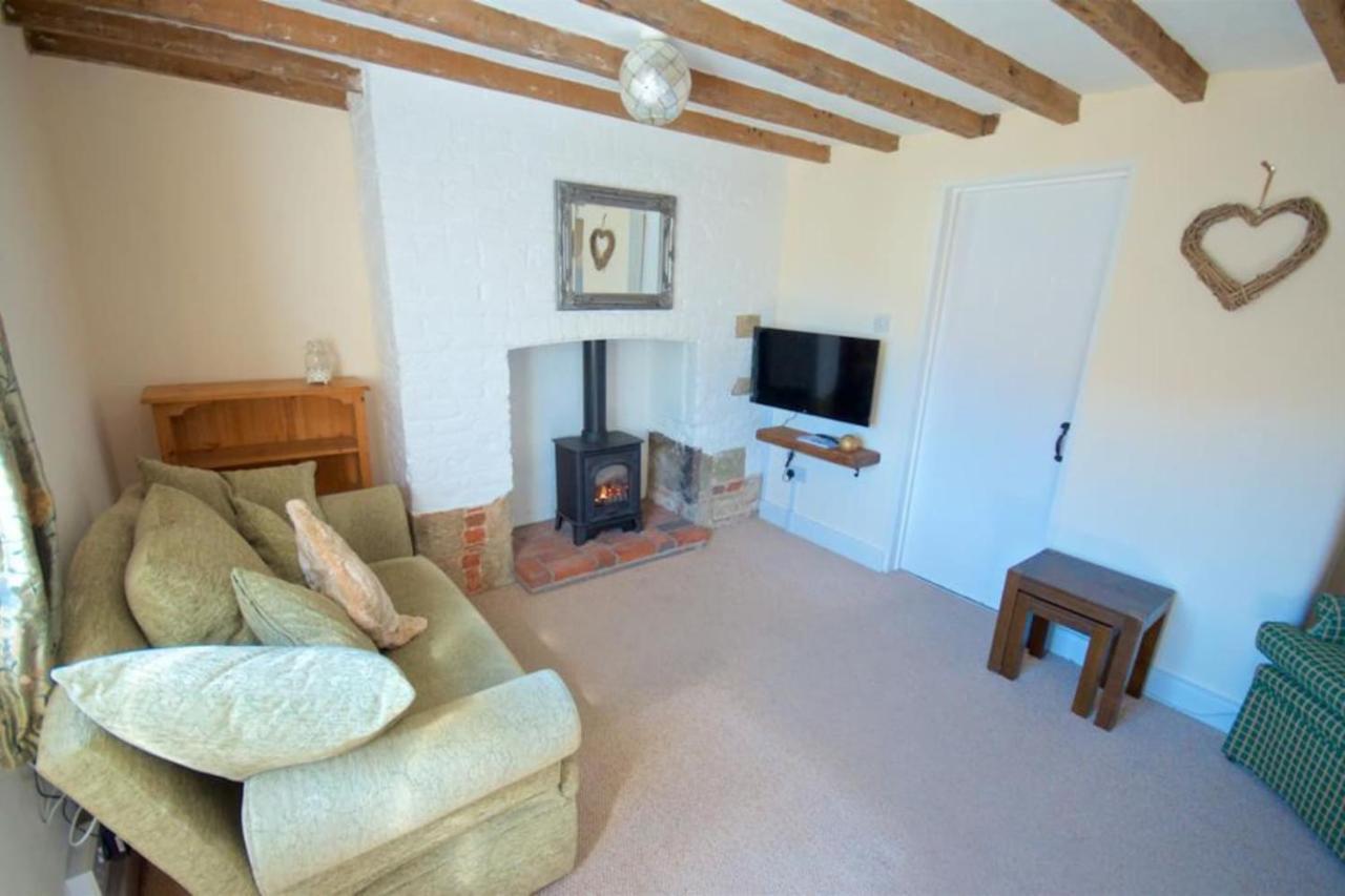 Wish Cottage Ratton Exterior photo