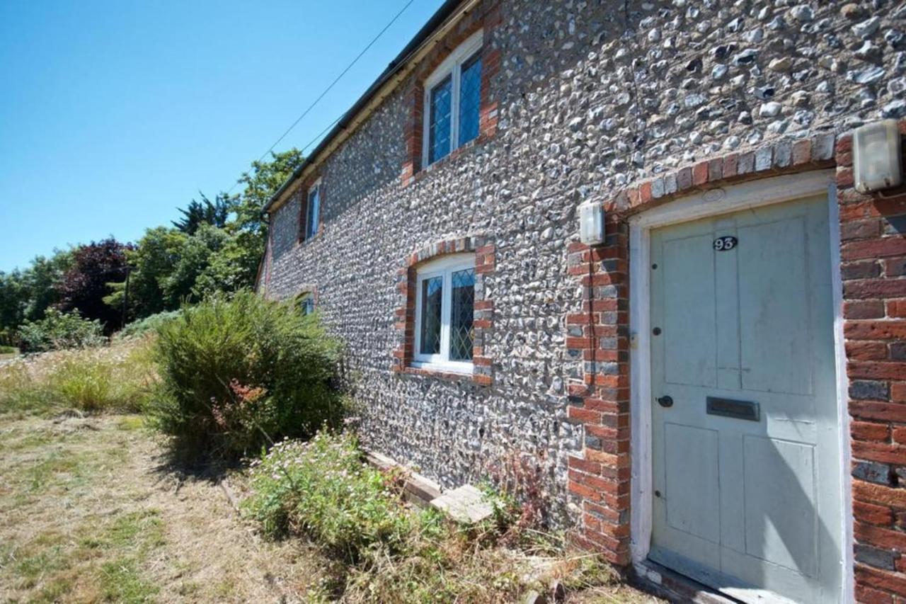 Wish Cottage Ratton Exterior photo